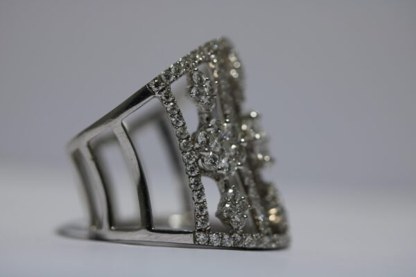 Anillo de oro blanco con brillantes - Imagen 4