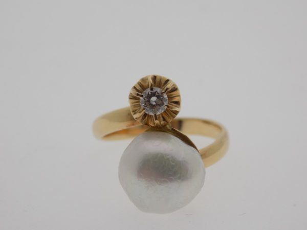 Anillo con perlas y brillantes