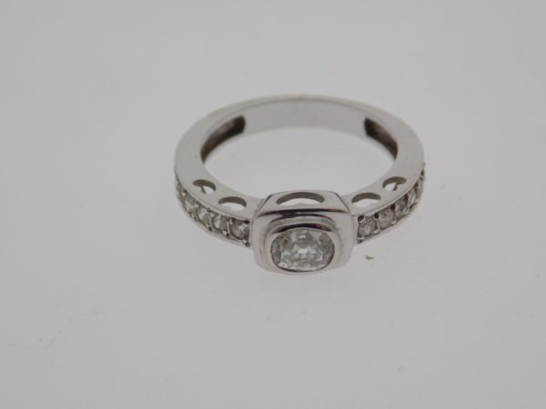 Anillo con brillantes - Imagen 2