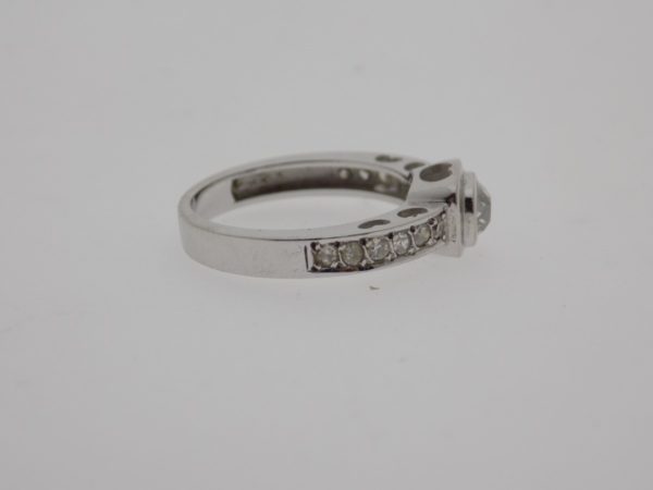 Anillo con brillantes - Imagen 3