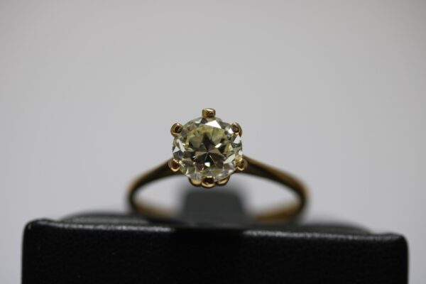 Solitario con brillante. - Imagen 2