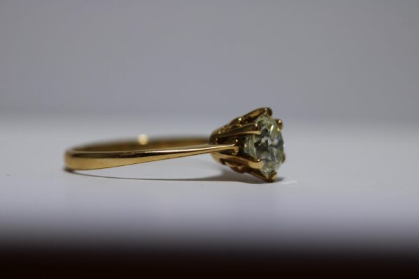 Solitario con brillante. - Imagen 4