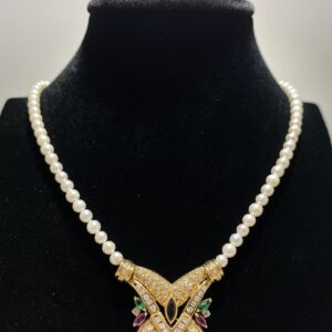 Gargantilla de perlas con colgante oro 18K