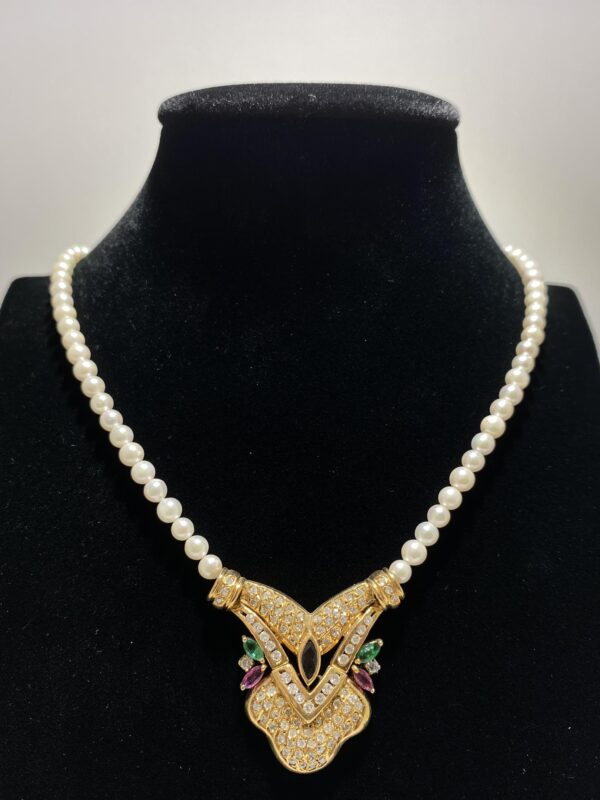 Gargantilla de perlas con colgante oro 18K