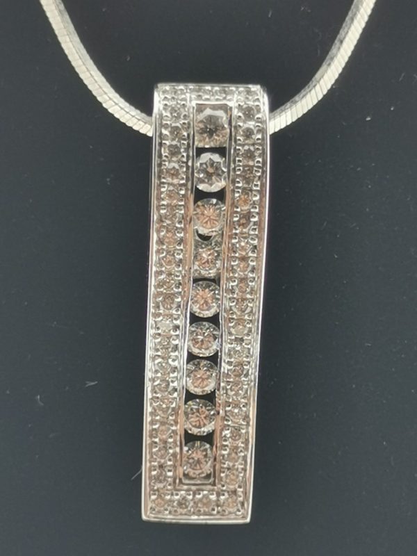 Conjunto de gargantilla y pendientes. - Imagen 3
