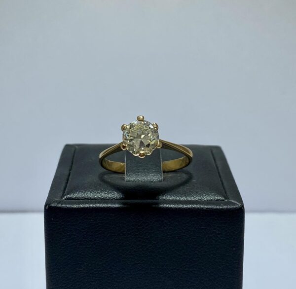 Solitario con brillante.