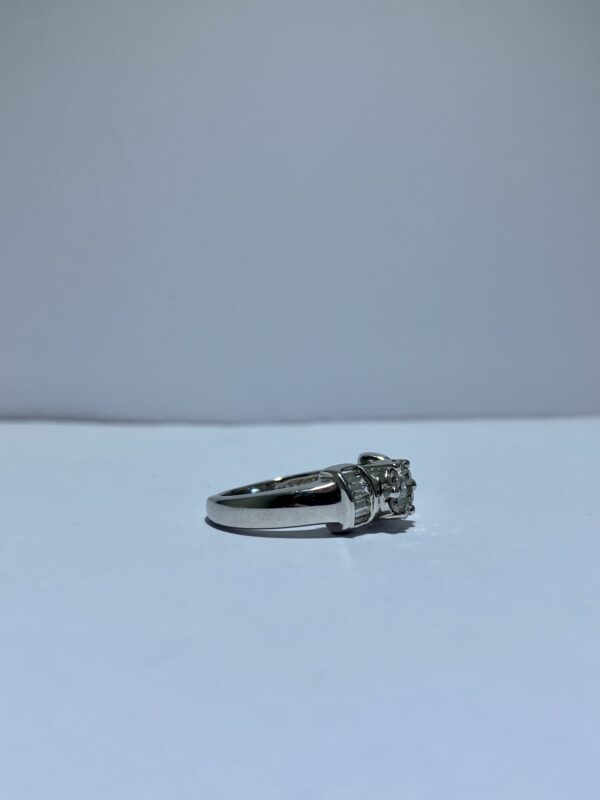 Anillo con brillantes - Imagen 6
