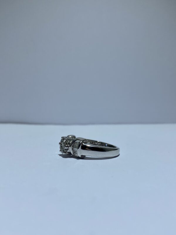 Anillo con brillantes - Imagen 7